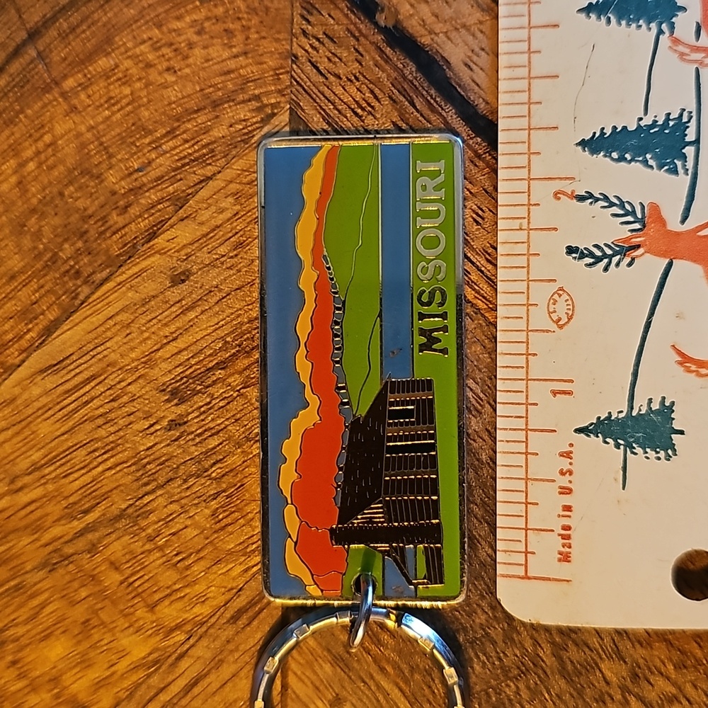 Missouri state souvenir keychain log cabin